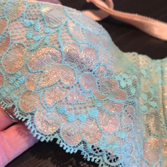 🛑SOLD🛑Gorgeous lace teal green with light pink with a hint of sparkly bra - Picture 9 of 13